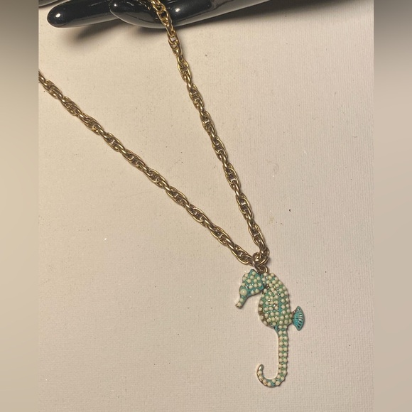 ๐๐ Vintage yet new one of a kind gold tone multilayered multi design necklace - Picture 7 of 12